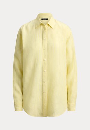 Gul skjorte med lange ermer, knapper foran, med subtile vertikale striper og en klassisk spiss krage.