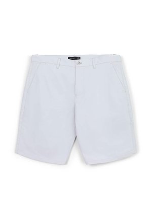 Shorts bianchi in cotone con davanti piatto, due tasche laterali e una tasca posteriore singola. Presentano accenti di cucitura e chiusura con bottone.