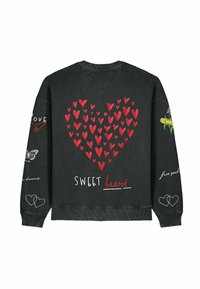 Čierna mikina so vzorom veľkého červeného srdca a textom "SWEET heart". Detaily s kvetinovými akcentmi a grafickými prvkami na rukávoch.