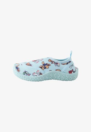 Helles blaues Kinderslipperschuh mit flexiblem, strukturiertem Sohle, der Cartoon-Hundekarikaturen in verschiedenen verspielten Posen zeigt.