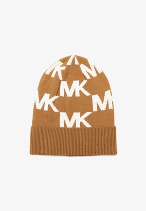 Braune Strickmütze mit sich wiederholendem weißen "MK"-Logo-Muster. Hergestellt aus weichem Material mit einem gerippten Bündchen am unteren Rand.