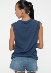 Paradiso Clothing THE BEATLES DROP T LOGO & APPLE MUSCLE - Top - blue