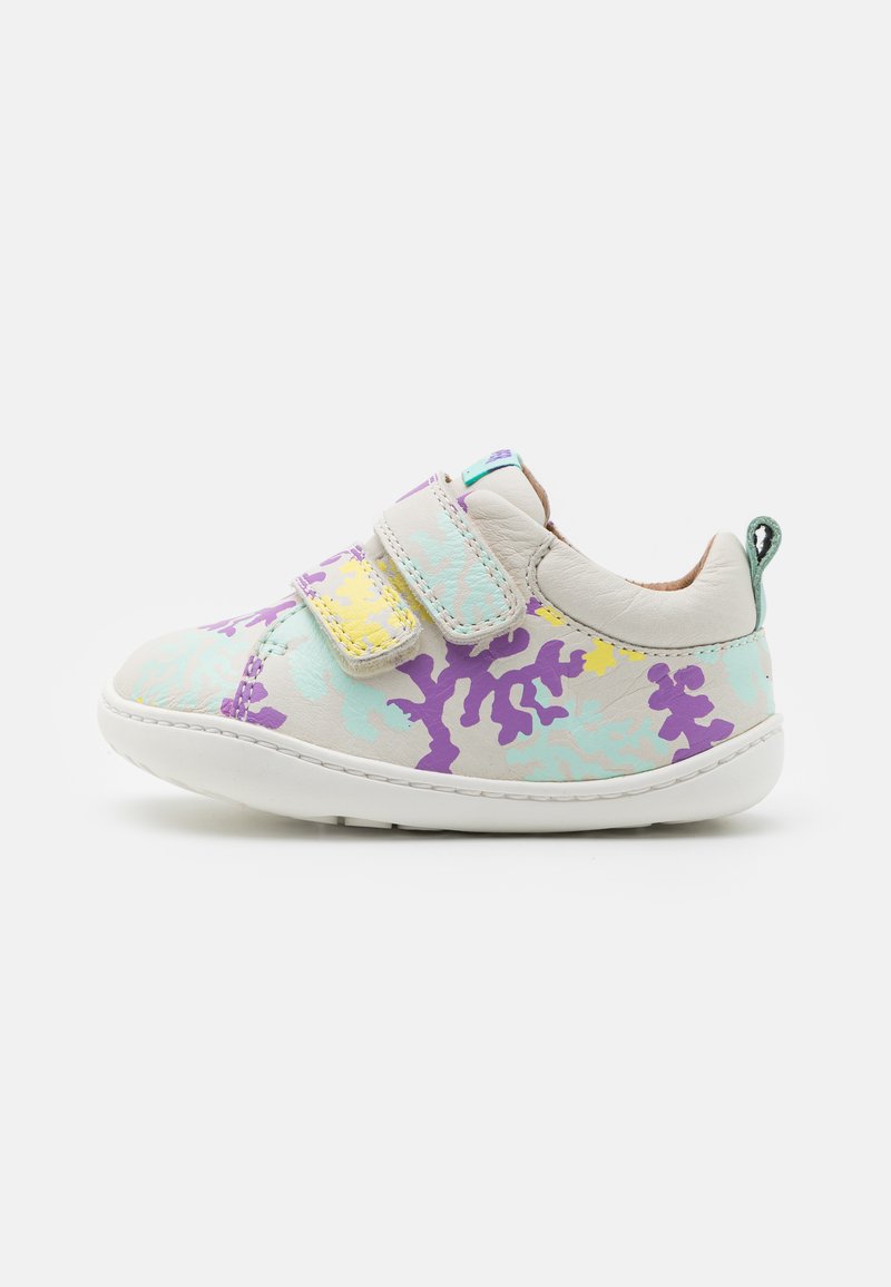 Children's sneaker in light gray with a multicolor coral-like pattern. Features two velcro straps and a white rubber sole.