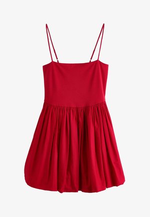 Abito rosso senza maniche con un corpetto aderente e una gonna svasata e arricciata. Realizzato in tessuto leggero con spalline sottili e una consistenza liscia.