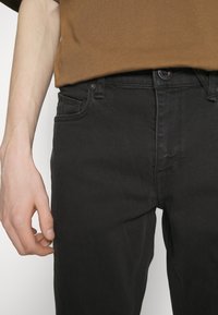 Thumbnail Image 7