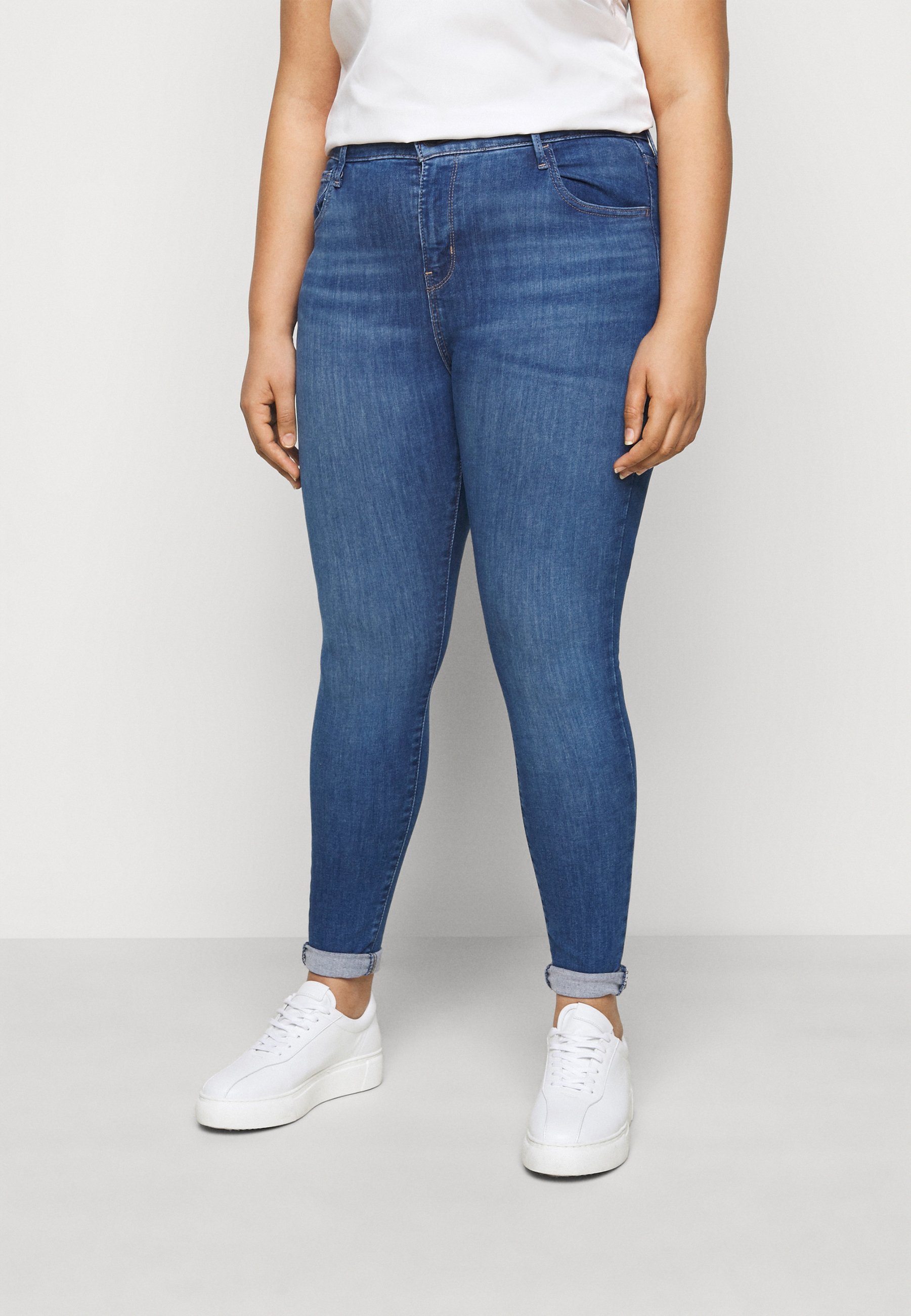 Levi's® Plus 720 HIRISE SUPER SKINNY 