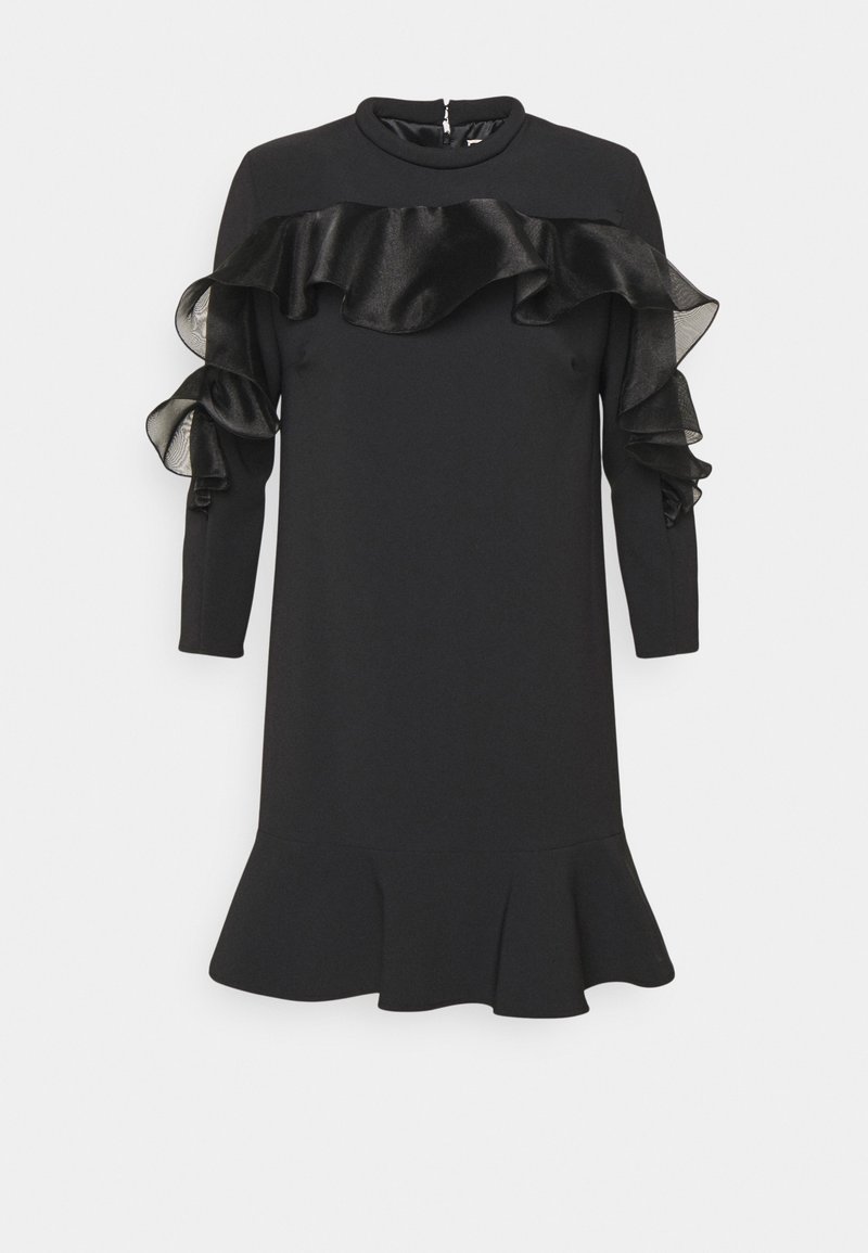 Černé šaty s dlouhými rukávy, zdobené saténovým volánovým designem přes hrudník a rukávy, s rozšířeným lemem. Hladká textura a přiléhavý střih.