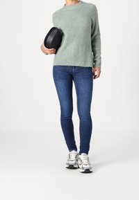 ONLY Petite Strickpullover - evergreen