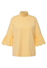 Maglione giallo a collo alto con maniche a lunghezza gomito, caratterizzato da volant in pizzo occhio di pernice dettagliato. Tessuto morbido con una texture liscia.