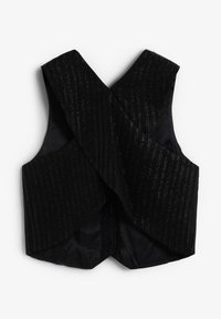 Czarna kamizelka o krzyżowym kroju, z fakturowanej tkaniny z metalowymi włóknami, gładkim, wewnętrznym wykończeniem oraz bez widocznych zapięć i ozdób.