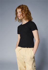 Tommy Hilfiger - Camiseta básica - black Imagen en miniatura 1