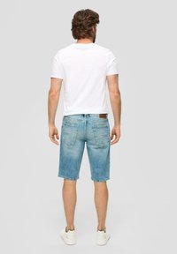 s.Oliver MID RISE - Jeansshort - blau