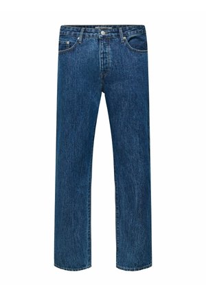 Jean en denim bleu à jambes droites avec poches avant, passants de ceinture, bouton et fermeture éclair sur fond blanc.