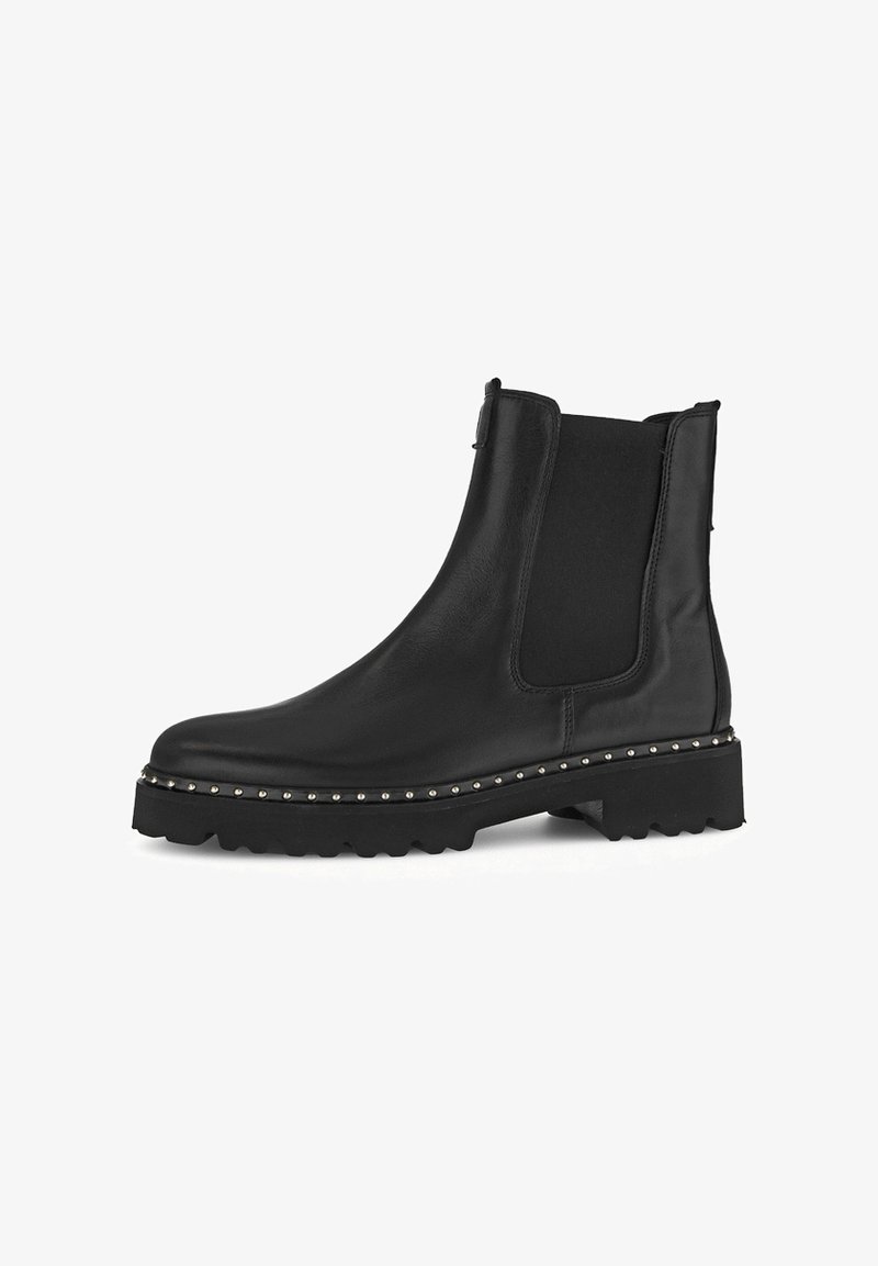 Bottes basses en cuir noir avec panneaux latéraux élastiques, bordure cloutée autour de la semelle et semelle extérieure en caoutchouc épaisse à crampons.