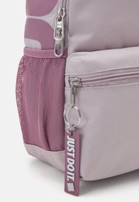 Nike Sportswear MINI UNISEX - Nahrbtnik - platinum violet/plum dust/white