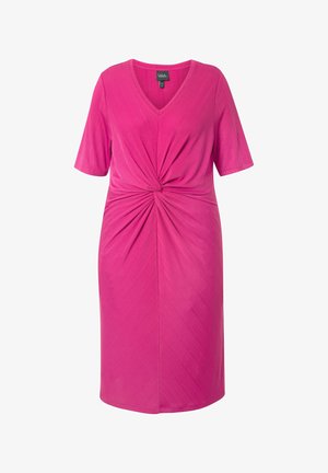 Fuchsia-Kleid mit V-Ausschnitt, kurzen Ärmeln und einem verdrehten Frontdetail. Aus glattem Stoff mit leichtem Glanz. Oberhalb des Knies.