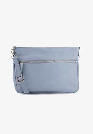 Lyseblå læder crossbody-taske med justerbar strop, frontlomme med lynlås og sølvhardware.