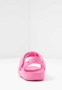Crocs CLASSIC CROSS STRAP - Sandály do bazénu - pink lemonade