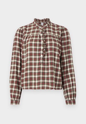 Blouse à manches longues à carreaux rouges, verts et crème avec col montant à volants et fermeture boutonnée devant sur fond blanc.