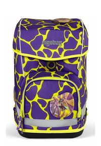 Sac à dos violet avec un design à motifs de girafe jaune, plusieurs compartiments, des accents réfléchissants et un motif décoratif circulaire sur le devant.