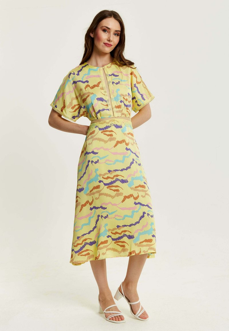 Liquorish MIDI ABSTRACT ZEBRA PRINT WITH DETAIL - Day dress - yellow
