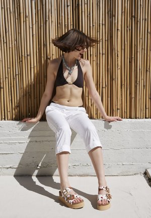 Colors of California, COLORS OF CALIFORNIA HEELED MULES - Mules de tacón - white coloured