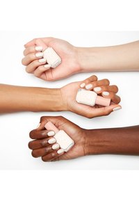Essie LOVE BY ESSIE biały