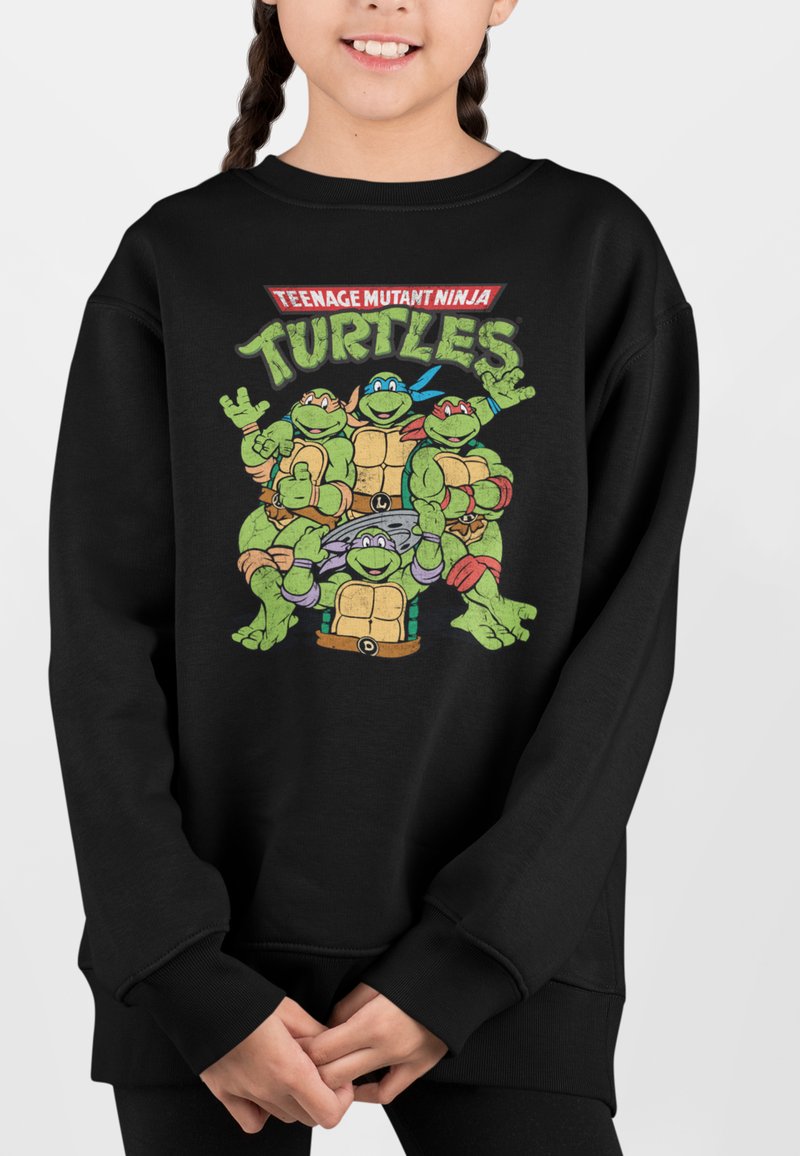 Sort sweatshirt med en farverig tegneserie grafik af fire skildpadder, i grønne og brune farver, og en hyggelig, blød tekstur.