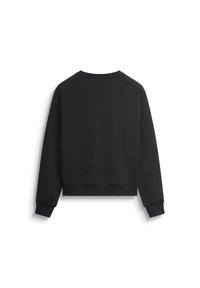 Sudadera negra con cuello redondo, mangas raglán y puños de canalé. Textura suave con un diseño limpio y minimalista.