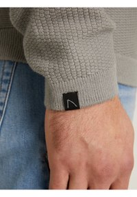 CHASIN' Pullover - grey