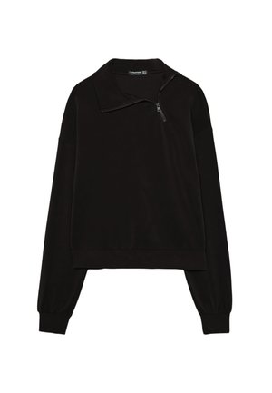 Crna pulover majica s visokim ovratnikom i poluzipom, dugi rukavi i opušteni kroj. Glatki materijal s mat završnom obradom.