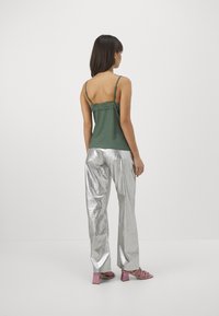 Vero Moda Petite VMMILLA SINGLET - Tops - laurel wreath