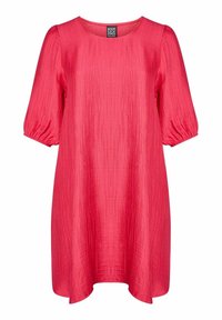 Karmesinrote Tunika-Kleid aus strukturiertem Stoff, mit rundem Ausschnitt und schulterlangen Puffärmel. Der Saum ist leicht gewellt.