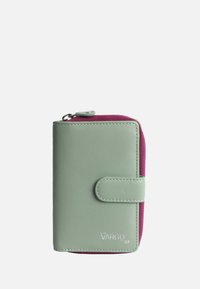 Portafoglio in pelle verde con un comparto zip viola, dotato di chiusura a scatto e dettaglio con logo, design compatto e rettangolare.