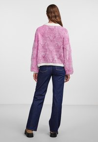 Pieces PCJENNA O NECK - Strikkegenser - whitecap gray/festival fuchsia