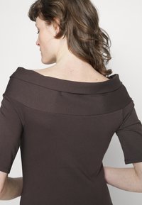 Stylein DEBORA - Μπλουζάκι με στάμπα - brown