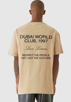 DUBAI WORLD - Print T-shirt - unionbeige