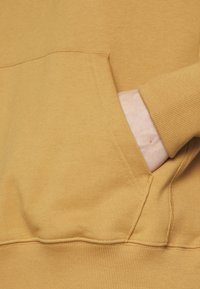 New Balance ATHLETICS REMASTERED GRAPHIC FRENCH TERRY HOODIE - Sweatshirt - tobacco