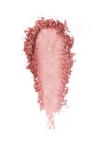 Polvere di blush sciolta in una delicata tonalità di rosa, con una consistenza fine. I bordi sono irregolari con alcune particelle più scure e ruvide visibili.