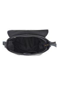 Schwarze Stoffhandtasche mit Reißverschluss. Das Innere verfügt über ein glattes, dunkles Futter und eine kleine Tasche auf einer Seite zur Organisation.