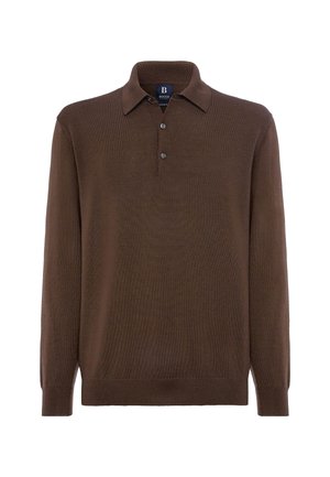 Polo a maniche lunghe marrone realizzato in tessuto morbido, con colletto classico, patta con tre bottoni e polsini e orlo a coste.
