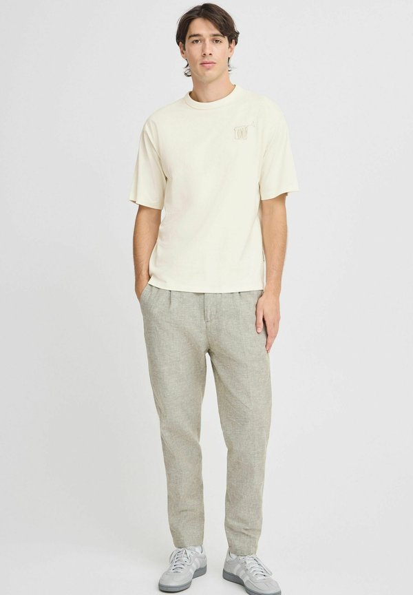 CFARCHER - Print T-shirt - egret2