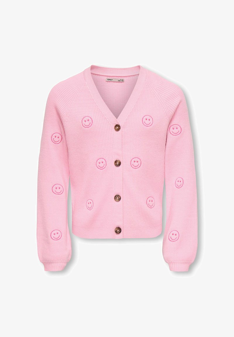 Cardigan tricoté rose avec des boutons marron, présentant plusieurs petits visages souriants brodés dispersés sur le devant et les manches.