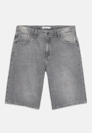 Shorts en denim gris avec jambes droites, cinq poches et fermeture à bouton à l'avant. Lavage délavé avec une légère variation de texture.