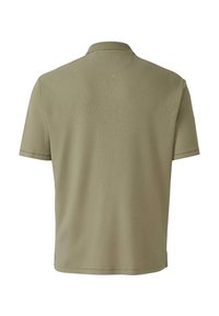 Korte mouw polo shirt in licht olijfgroen, geribbelde textuur, opstaand kraagje, rechte zoom, en zonder zichtbare branding of accenten.