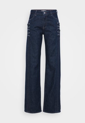 Mørkeblå denim vid ben jeans med snøring på sidene, kontrasterende oransje sømmer og en klassisk fem-lomme design.