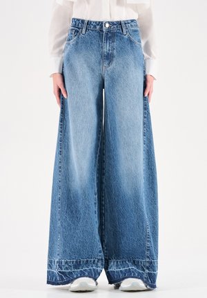 AZZURRI A GAMBA LARGA CON - Wide Leg - light blue