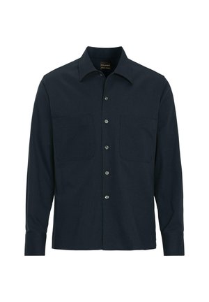 Chemise noire à manches longues avec boutons, col pointu et deux poches poitrine, présentée sur fond blanc uni.