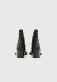 Castañer NEANDRA 113 - Klasiski puszābaki - black