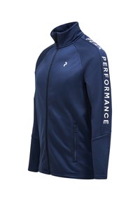 Marineblå atletisk jakke lavet af glat, strækbart stof, med høj krave, lynlåslomme på siden og hvid "PERFORMANCE" tekst på ærmet.